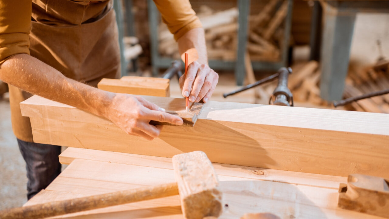 Menuiserie – Ebénisterie – Charpenterie – Plâtrerie – Peinture – Revêtement de sol – Pose de parquets – Vitrerie