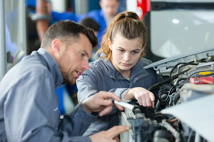 Rentrée de l’apprentissage : une nouvelle plateforme informe les apprenti·e·s de leurs droits
